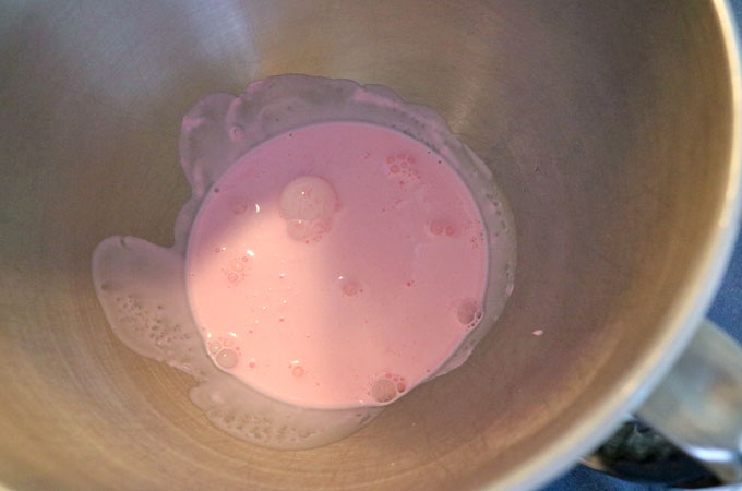 Pour the whipping cream into a chilled mixing bowl