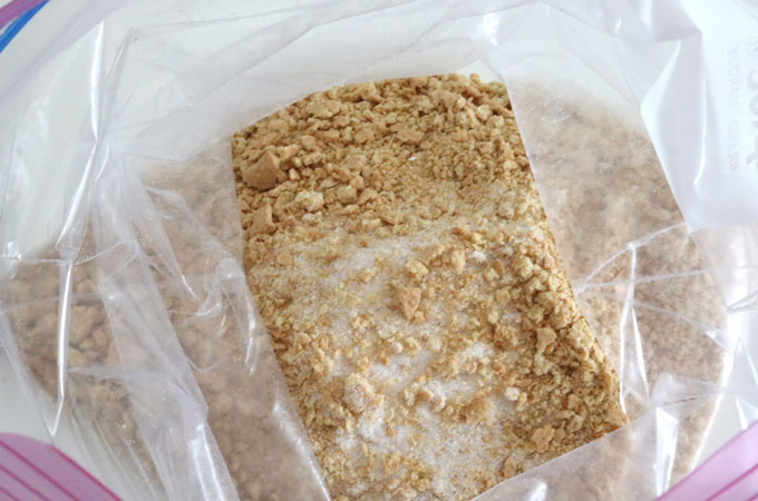 Mix sugar and graham cracker crumbs