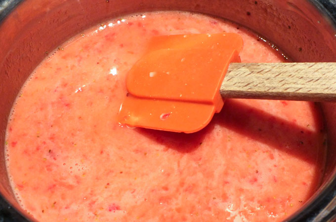 Make strawberry glaze